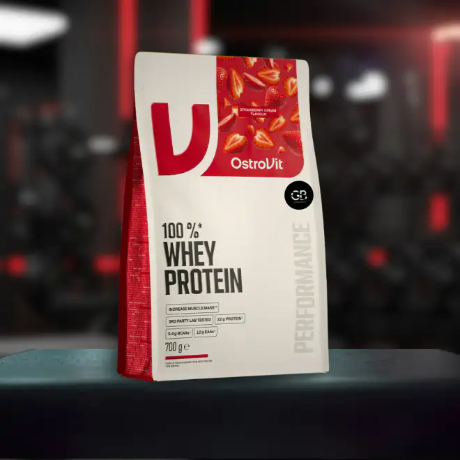 Proteina 700g căpșune Gymbros într-o sală de fitness